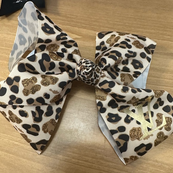 Bows - Picture 2 of 4